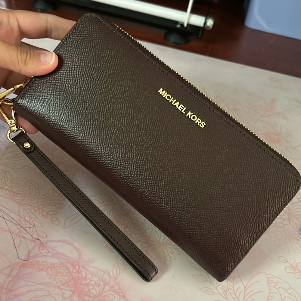 Michael Kors Leather Continental Wristlet never used